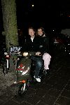 Amsterdam 24 mei 2005
Presentatie tijdschrift in magazine bij College Hotel.
Paulien Huizinga en Michiel Mol op vespa scooter