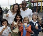 Amsterdam 3 mei 2005
Premiere Winnie de Pooh in pepsi stage.
Quinty Trustfull met gezin en Orlando Trustfull