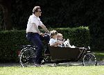 Amsterdam 28 mei 2005
Reinout Oerlemans met Fiene en Thijmen en hond evert in bakfiets
Peter Smulders bv