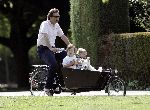 Amsterdam 28 mei 2005
Reinout Oerlemans met Fiene en Thijmen en hond evert in bakfiets