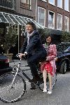 Amsterdam 11 mei 2005
Frans Molenaar feestje 65 jaar bij Le garage.
Robert ten Brink met vrouw Roos achter op fiets
