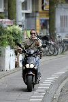 Amsterdam 10 mei 2005
Tygo Gernandt op scooter met kort haar en zonnebril