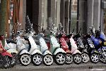 Amsterdam 10 mei 2005
Vespa scooters bij Andiamo op straat