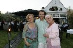 Loosdrecht 28 mei 2005
Etentje bij restaurant Fatou.
Viola Holt met eigenaar en zijn moeder