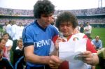Rotterdam 1984
Afscheid Wim v Hanegem hier een duet zingend met Andre Hazes
