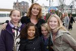 Scheveningen 25 oktober 2006
Premiere Kus in circustheater.
Angela Groothuizen met dochters