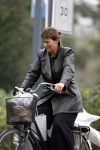 Amsterdam 28 oktober 2006
Astrid Joosten in de regen op de fiets.