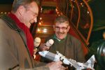 Eindhoven 11 November 2996 
Aankomst Bennie Jolink op vliegbasis Eindhoven vanuit Afganistan. 
Minister Henk Kamp verwelkomde hem.