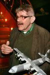 Eindhoven 11 November 2006 
Bennie Jolink terug uit Afganistan bij zijn aankomst op vliegbasis Eindhoven. Bennie met gekortwiekt haar