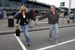 Schiphol 5 november 2006
hans Breukhoven arriveert op schiphol na reis naar de Mount Everest. Connie Constanza Jordi (met zijn vrouw) Marvin Shanna en  Edwin(met vriendin) zijn 
daar.