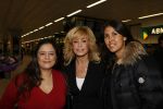 Schiphol 5 november 2006
hans Breukhoven arriveert op schiphol na reis naar de Mount Everest. Connie Constanza Jordi (met zijn vrouw) Marvin Shanna en  Edwin(met vriendin) zijn 
daar.