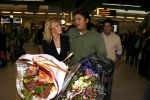 Schiphol 5 november 2006
hans Breukhoven arriveert op schiphol na reis naar de Mount Everest. Connie Constanza Jordi (met zijn vrouw) Marvin Shanna en  Edwin(met vriendin) zijn 
daar.