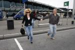 Schiphol 5 november 2006
hans Breukhoven arriveert op schiphol na reis naar de Mount Everest. Connie Constanza Jordi (met zijn vrouw) Marvin Shanna en  Edwin(met vriendin) zijn 
daar.