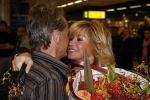 Schiphol 5 november 2006
hans Breukhoven arriveert op schiphol na reis naar de Mount Everest. Connie Constanza Jordi (met zijn vrouw) Marvin Shanna en  Edwin(met vriendin) zijn 
daar.