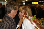 Schiphol 5 november 2006
hans Breukhoven arriveert op schiphol na reis naar de Mount Everest. Connie Constanza Jordi (met zijn vrouw) Marvin Shanna en  Edwin(met vriendin) zijn 
daar.