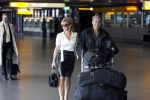 Schiphol 12 oktober 2006
Connie Breukhoven zwaait haar man Hans uit die de mount everest gaat beklimmen