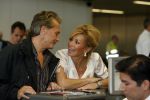 Schiphol 12 oktober 2006
Connie Breukhoven zwaait haar man Hans uit die de mount everest gaat beklimmen