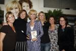 Naarden 31 oktober 2006
Daphne Deckers bij presentatie van haar nieuwe boek.Daphne met haar vriendinnen