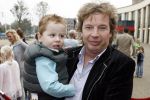 Scheveningen 25 oktober 2006
Premiere Kus in het circustheater. Edwin Jansen met zoontje Mickey .