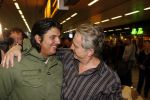 Schiphol 5 november 2006
hans Breukhoven arriveert op schiphol na reis naar de Mount Everest. Connie Constanza Jordi (met zijn vrouw) Marvin Shanna en  Edwin(met vriendin) zijn 
daar.