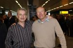 Schiphol 5 november 2006
hans Breukhoven arriveert op schiphol na reis naar de Mount Everest. Connie Constanza Jordi (met zijn vrouw) Marvin Shanna en  Edwin(met vriendin) zijn 
daar.