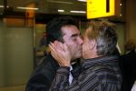 Schiphol 5 november 2006
hans Breukhoven arriveert op schiphol na reis naar de Mount Everest. Connie Constanza Jordi (met zijn vrouw) Marvin Shanna en  Edwin(met vriendin) zijn 
daar.