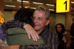 Schiphol 5 november 2006
hans Breukhoven arriveert op schiphol na reis naar de Mount Everest. Connie Constanza Jordi (met zijn vrouw) Marvin Shanna en  Edwin(met vriendin) zijn 
daar.