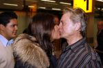 Schiphol 5 november 2006
hans Breukhoven arriveert op schiphol na reis naar de Mount Everest. Connie Constanza Jordi (met zijn vrouw) Marvin Shanna en  Edwin(met vriendin) zijn 
daar.