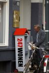 Amsterdam 30 oktober 2006
Jack Spijkerman bij makelaar op de cornelis schuytstraat.