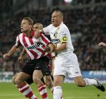 Eindhoven, 4 November 2006 Kompetitiewedstrijd PSV-NAC Eindstand 3-0 Seizoen 2006/2007
Jan Kromkamp in duel met Edwin de Graaf