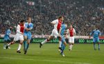 Amsterdam 12 november 2006
AJAX-PSV 0-1 in de arena.Timmy Simons maakt de 0-1 met Johnny Heitinga in zijn rug
Peter Smulders bv