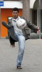 Scheveningen 25 oktober 2006
Jan Smit Voetballend op straat.