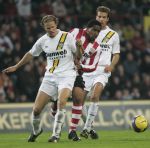 Eindhoven, 4 November 2006 Kompetitiewedstrijd PSV-NAC Eindstand 3-0 Seizoen 2006/2007
Jefferson Farfan in duel met Patrick Zwaanswijk