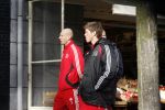Amsterdam 2 november 2006
Jaap Stam en Klaas Jan Huntelaar aan het shoppen op de beethovenstraat op de dag van de wedstrijd.