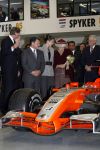 Zeewolde 1 november 2006
Koning Abdullah Koningin Rania en Koningin Beatrix op bezoek bij de spyker fabriek waar ze rondgeleid worden door Viktor Muller.