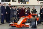 Zeewolde 1 november 2006
Koning Abdullah Koningin Rania en Koningin Beatrix op bezoek bij de spyker fabriek waar ze rondgeleid worden door Viktor Muller.