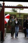 Muiden 3 september 2006
Prinses Aimee en Prins Floris onder paraplu bij muiderslot.
Peter Smulders bv