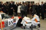 Zeewolde 1 november 2006
Koning Abdullah Koningin Rania en Koningin Beatrix op bezoek bij de spyker fabriek waar ze rondgeleid worden door Viktor Muller.