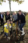 Benthuizen 17 oktober 2009
Nationale boomplantdag. Albert Verlinde met Anouk Smulders en Winston Gerschtanowitz
Peter Smulders bv