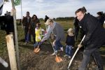 Benthuizen 17 oktober 2009
Nationale boomplantdag. Albert Verlinde met Anouk Smulders en Winston Gerschtanowitz
Peter Smulders bv