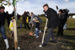 Benthuizen 17 oktober 2009
Nationale boomplantdag. Albert Verlinde met Anouk Smulders en Winston Gerschtanowitz
Peter Smulders bv