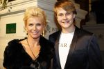 Amsterdam 29 oktober 2009
Beaumonde awards in het Amstel hotel. Anita Witzier met zoon
Peter Smulders bv