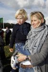 Benthuizen 17 oktober 2009
Nationale boomplantdag. Anouk Max en Edwin Smulders bij de bomen van Bo en Max
Peter Smulders bv