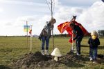 Benthuizen 17 oktober 2009
Nationale boomplantdag. Anouk Max en Edwin Smulders bij de bomen van Bo en Max
Peter Smulders bv