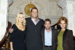Amsterdam  26 oktober 2009
Photocall Couples Retreat met Vince Vaughn Malin Akerman en Peter Billingsley
en de nederlandse actrice Janna Fassaert
Peter Smulders bv
