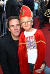 Amsterdam, 4 Oktober 2009
Premiere in Tuschinski, Nederlandse speelfilm:
Sinterklaas en de verdwenen pakjesboot
Joep Serton met zijn zoontje
Foto Peter Smulders