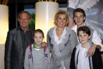 Rotterdam 25 oktober 2009
Premiere Holiday on ice in ahoy. John Wentink met vriendin en kinderen
Peter Smulders bv