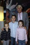 Rotterdam 25 oktober 2009
Premiere Holiday on ice in ahoy. Klaas Wilting met kleinkinderen
Peter Smulders bv