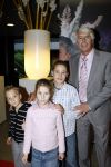 Rotterdam 25 oktober 2009
Premiere Holiday on ice in ahoy. Klaas Wilting met kleinkinderen
Peter Smulders bv