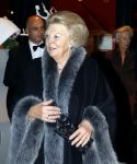 Den Haag 28 oktober 2009
Prinses Maxima Prins Willem Alexander Koningin Beatrix Prins Laurentien en Prins Constantijn bij opening Holland festival in Lucent danstheater.
Peter Smulders bv